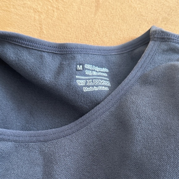 Black and Blue Sleeveless Backless Tops - Picture 2 of 4